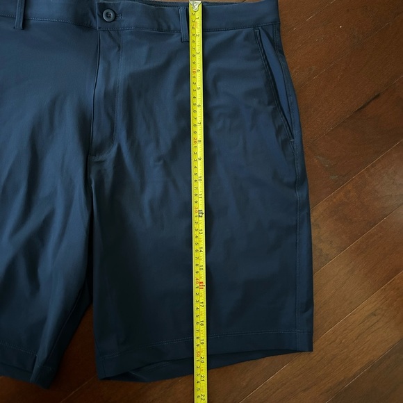 NWT Greg Norman Stretch Golf Shorts
40 Blue Lightweight Easy Care 8.5"
Inseam - Picture 2 of 9